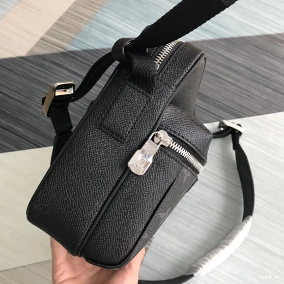 VUITTON LOUIS OUTDOOR MESSENGER 0813